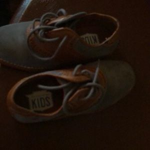 Boys shoes